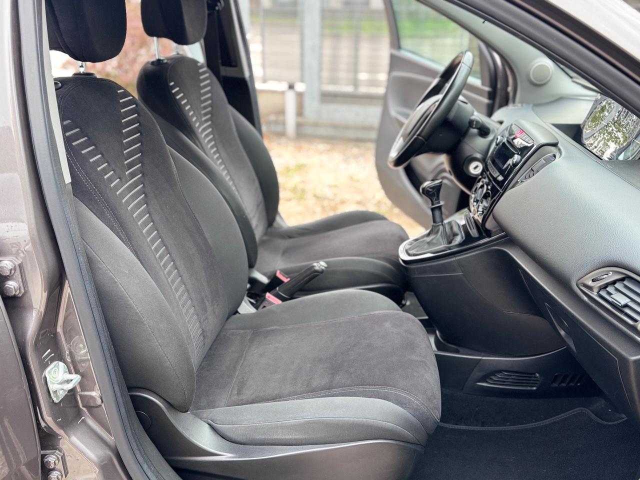 Lancia Ypsilon 1.2 Benzina 69cv Platinum - 2012