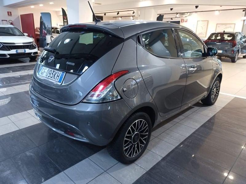 Lancia Ypsilon 1.0 FireFly 5 porte S&S Hybrid Gold