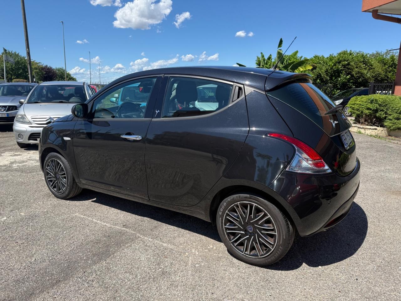 Lancia Ypsilon 0.9 TwinAir 85 CV 5 porte S&S Platinum