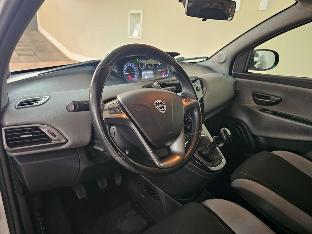 Lancia Ypsilon 0.9 TwinAir 85 CV 5 porte Metano Ecochic Gold