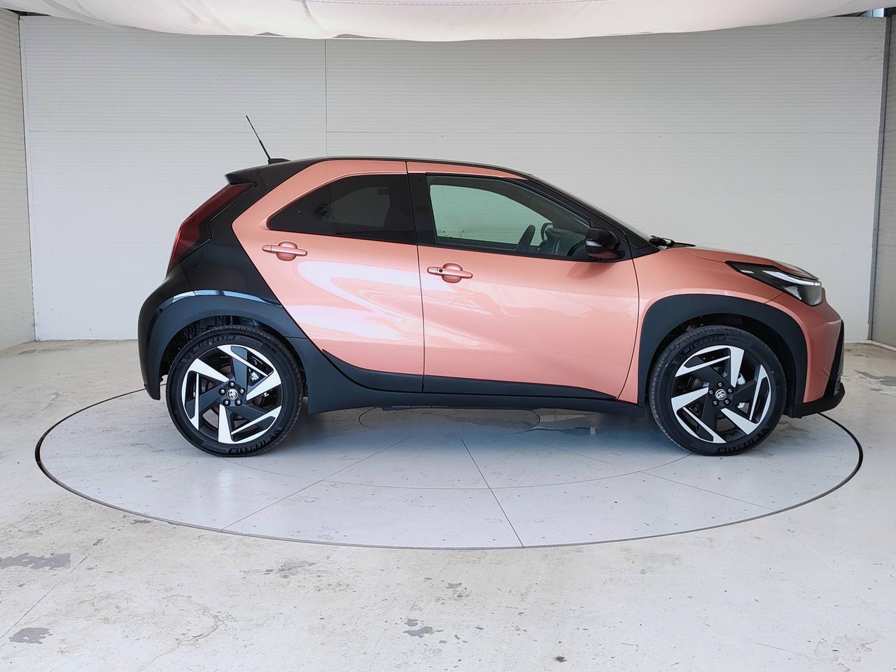TOYOTA AYGO X HEV PREMIUM MC26
