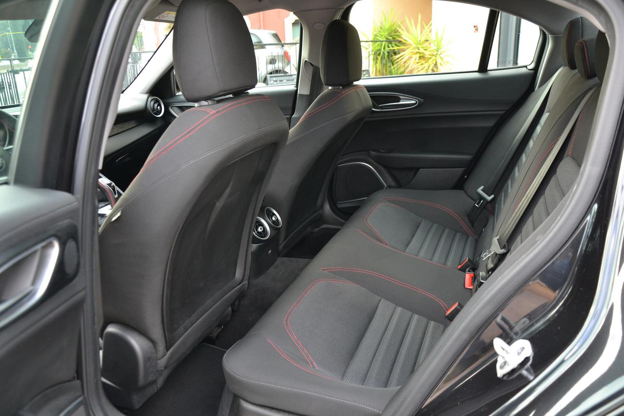 Alfa Romeo Giulia 2.0 TURBO 200CV AT8! Prezzo vero senza vincoli Unipro, fatturabile e italiana Garanzia 12 mesi inclusa!