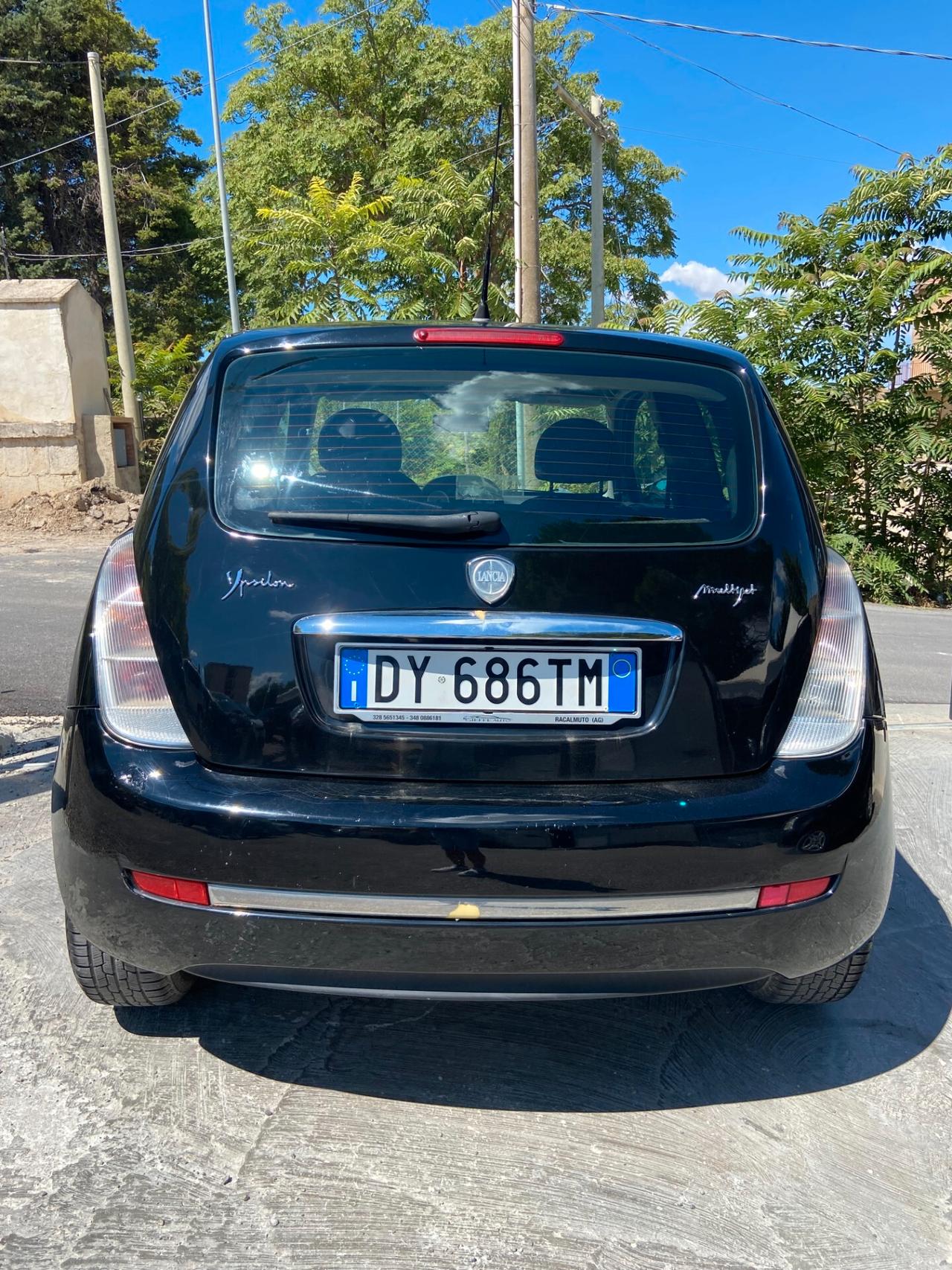 Lancia Ypsilon 1.3 MJT 75 CV Argento