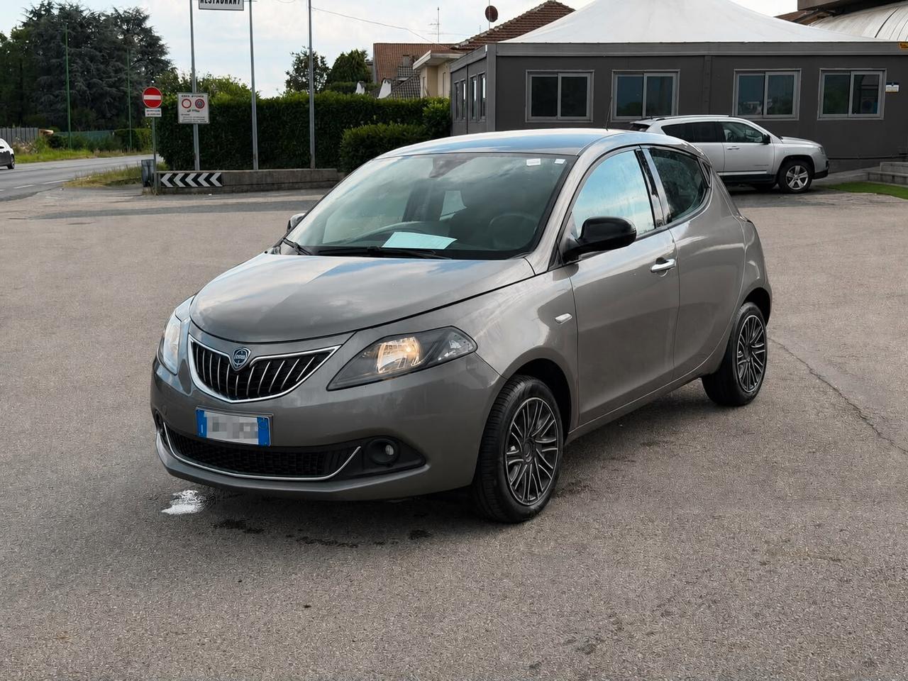 Lancia Ypsilon 1.0 FireFly 5 porte S&S Hybrid Silver