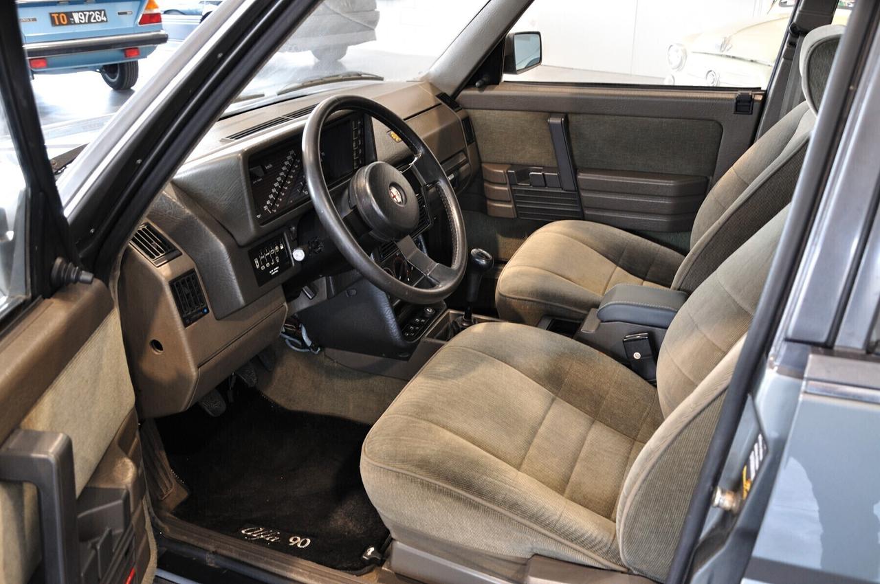 Alfa Romeo 90 2.5i V6 Quadrif. Oro, Clima, quadro digitale