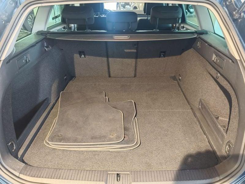 Volkswagen Passat Passat Variant 1.6 TDI SCR DSG R-Line