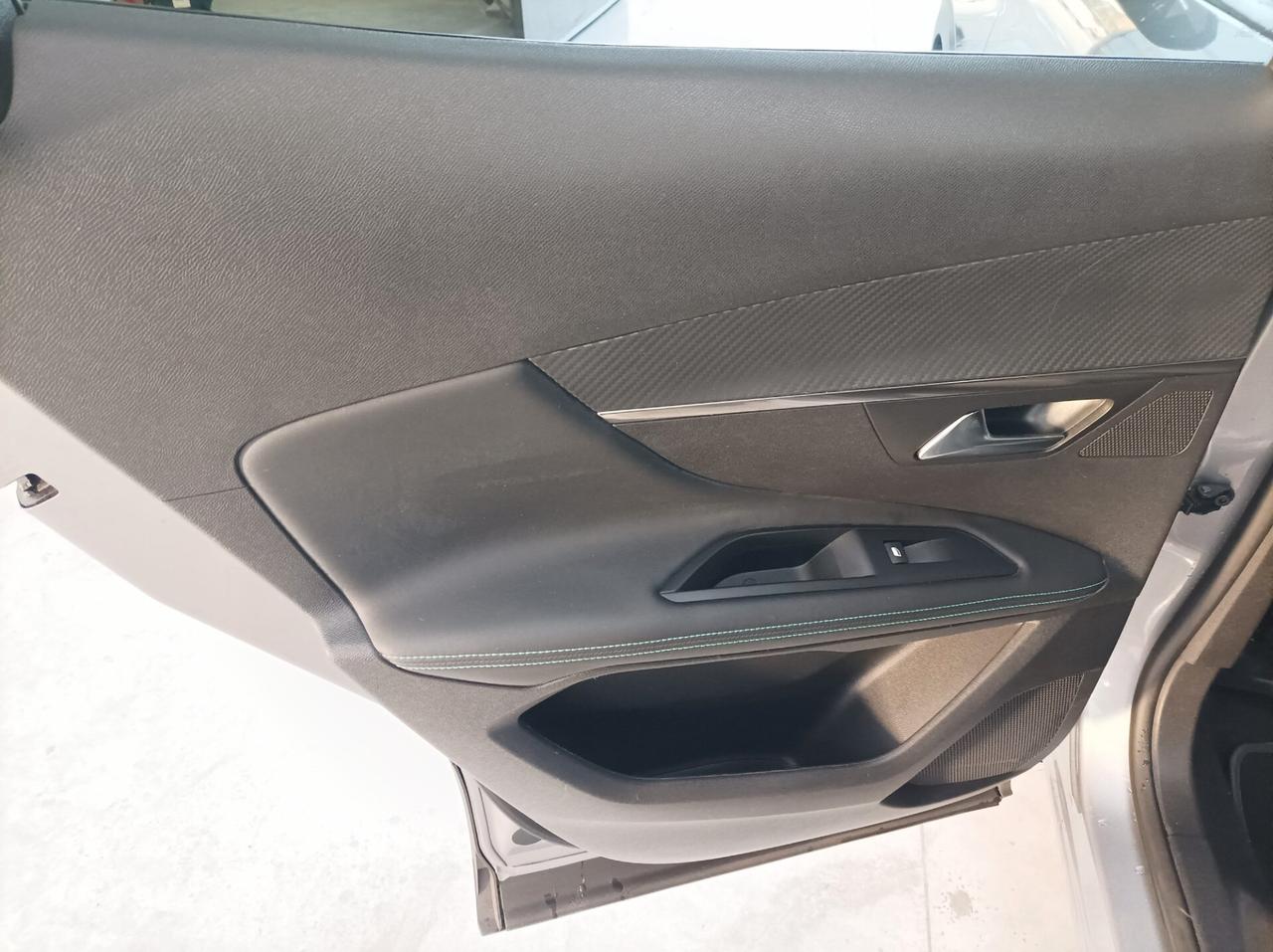 Peugeot 3008 BlueHDi 130 S&S EAT8 Allure 12/2021