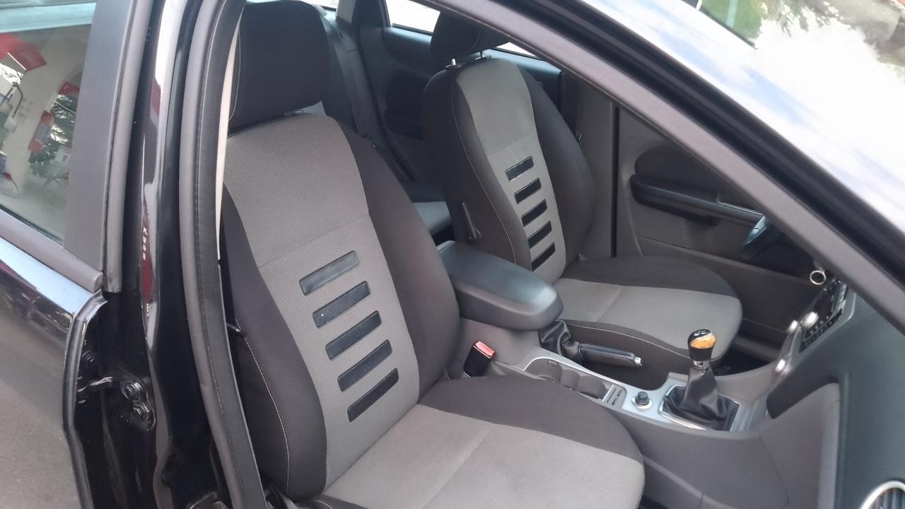 Ford Focus 1.6 TDCi (110CV) SW Tit. DPF neop 13