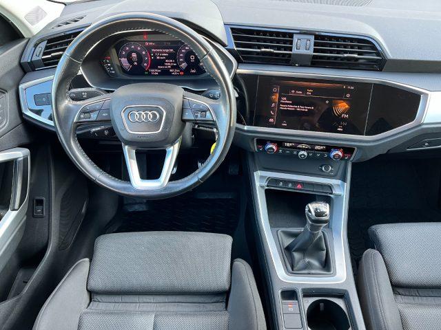 AUDI Q3 35 TFSI Business Advanced