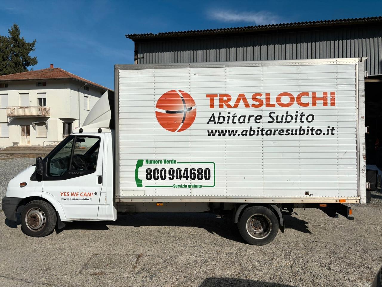 Ford Transit centinato con gancio traino