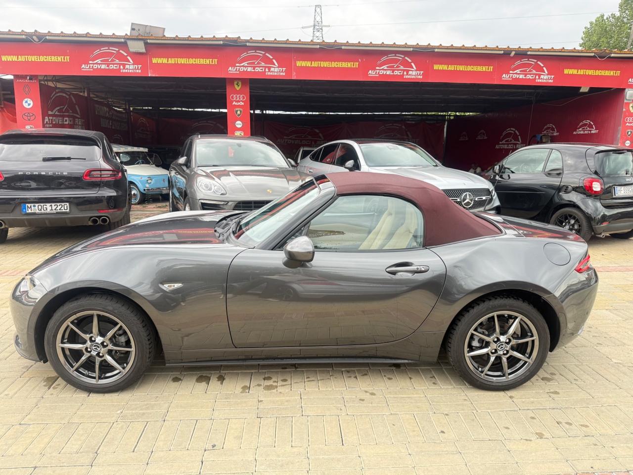 MX-5 1.5 SAKURA | CAPOTE BORDEAUX | PELLE BEIGE | BOSE | FULL LED | 17” | PRONTA CONSEGNA