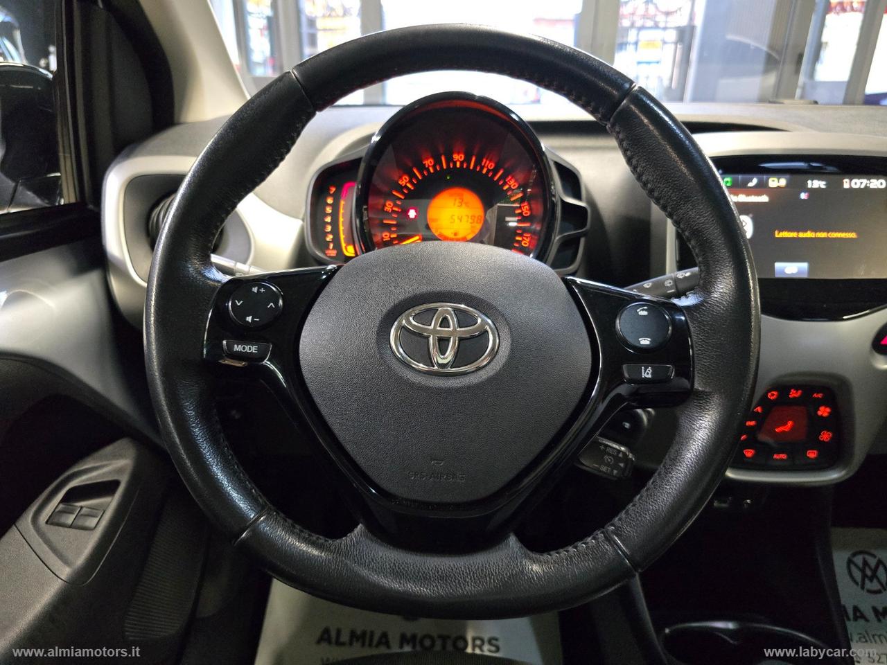 TOYOTA Aygo 1.0 VVT-i 69 CV 5p. x-play TSS