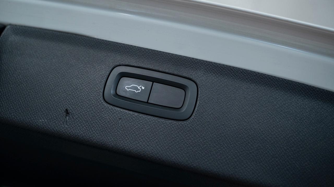 Volvo XC 90 XC90 2.0 B5 MOMENTUM PRO AWD 7 POSTI TETTO PELLE NAVI F