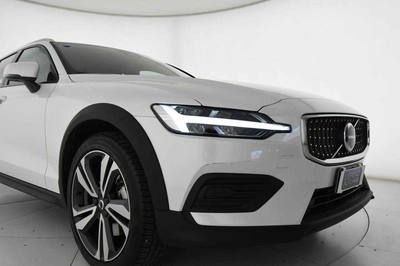 VOLVO V60 Cross Country 2.0 b4 Core awd auto CAMERA+FULL LED