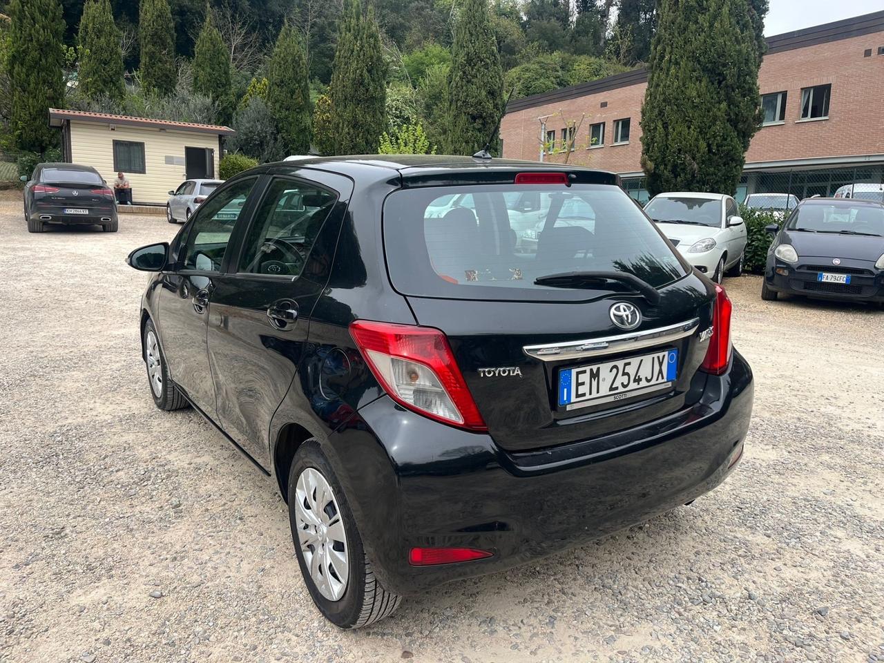 Toyota Yaris 1.0 Benzina - Neopatentati