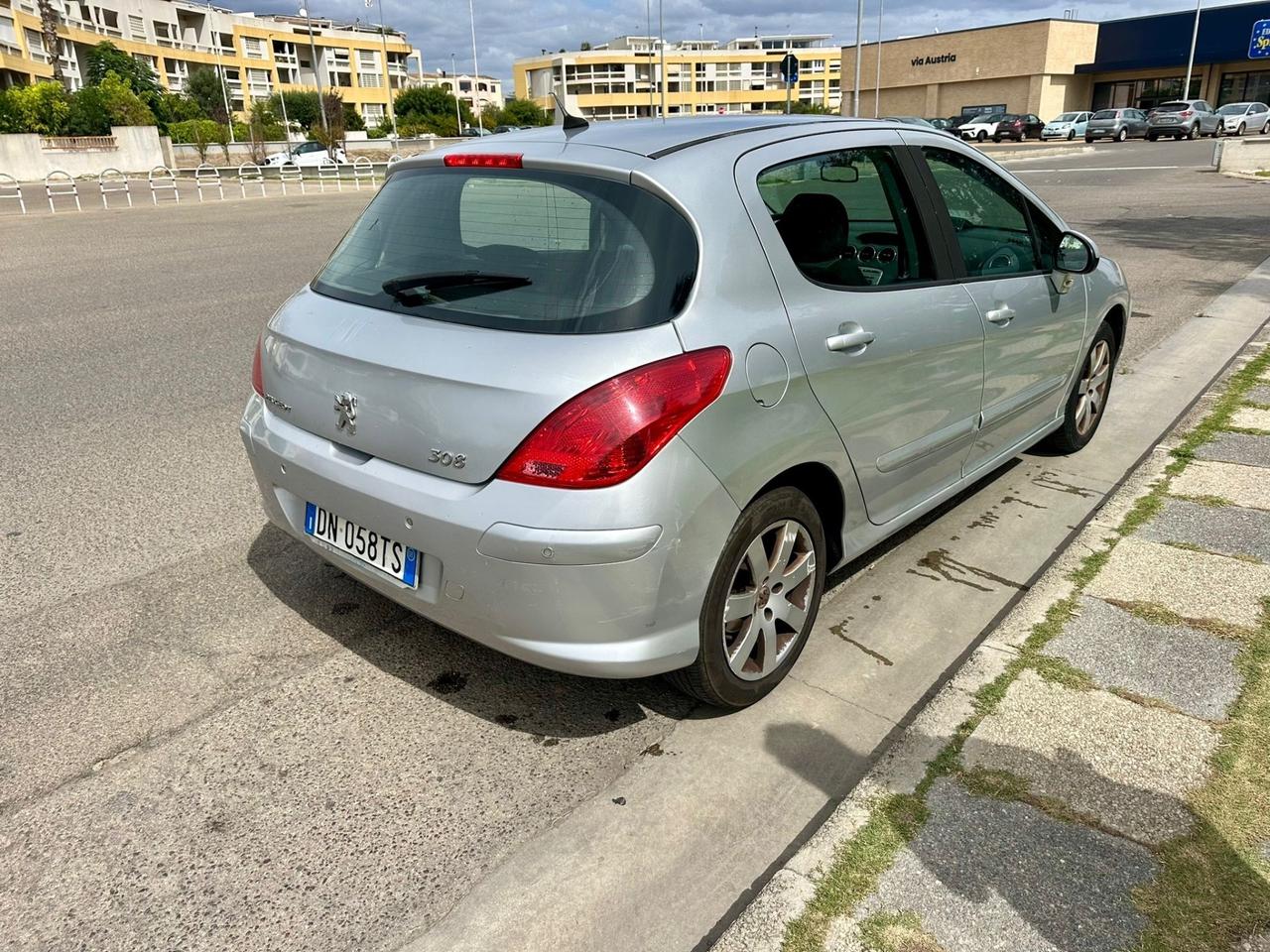 Peugeot 308 1.6 HDi 90CV- Neopatentati