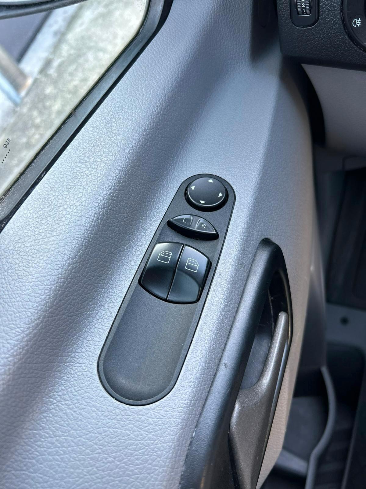 Volkswagen Crafter 35 2.0 TDI 100KW P.L. T.A.