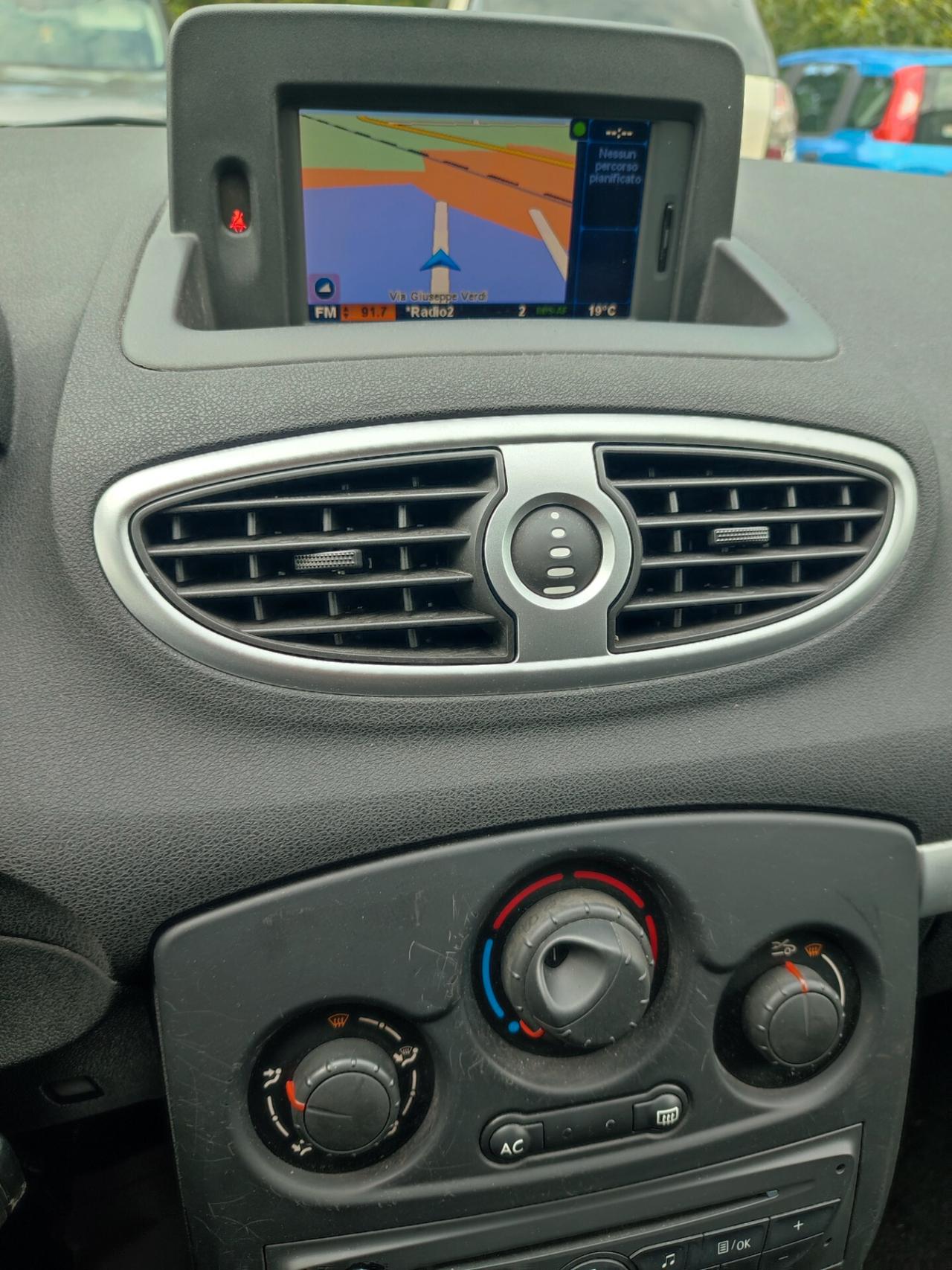 RENAULT CLIO DEL 2010 1.2BENZINA MOLTO BELLA