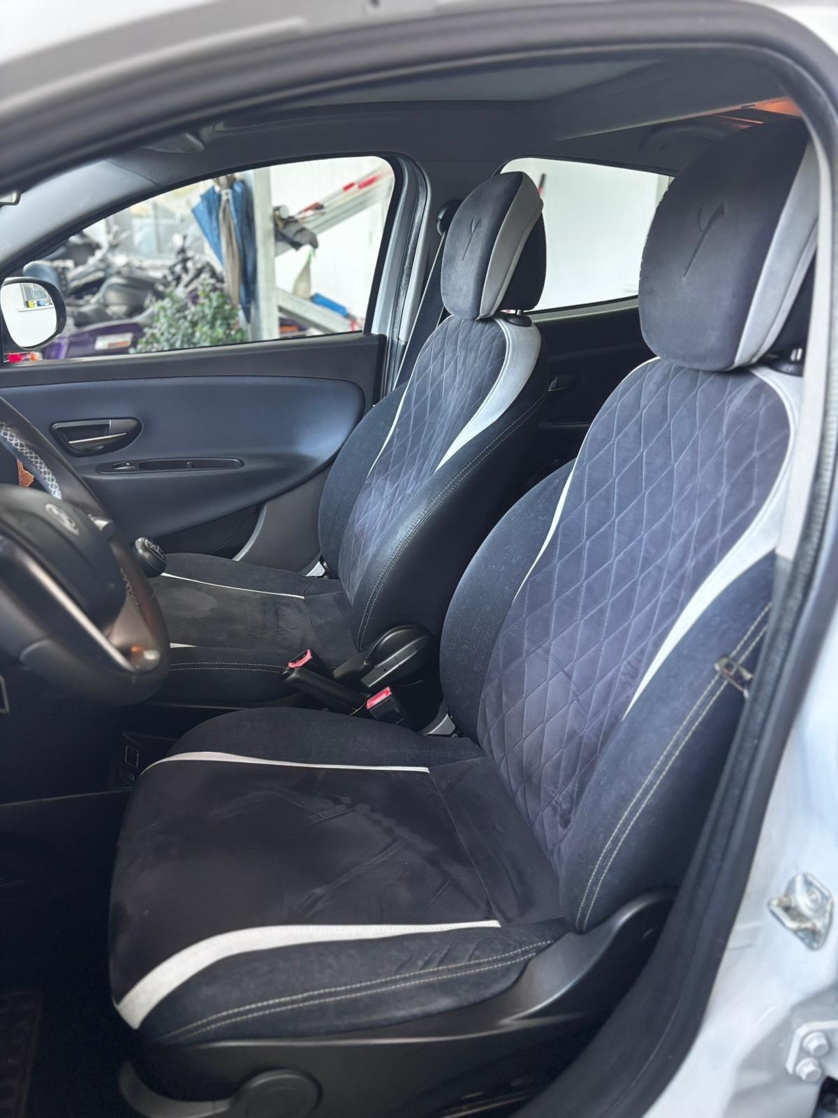 Lancia Ypsilon 1.3 MJT 16V 95 CV 5 porte S&S Platinum. Vettura Per Commercianti