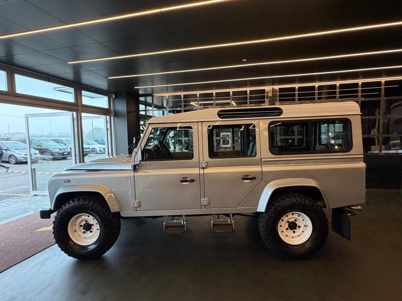 Land Rover Defender 110 2.4 TD4 Station Wagon SE