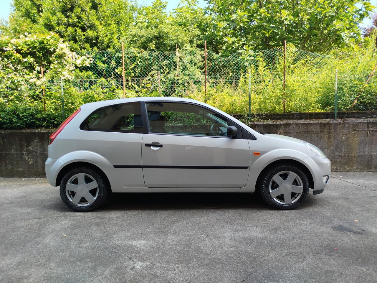Ford Fiesta 1.2 BENZINA 75cv / 34.680km / Neopat.