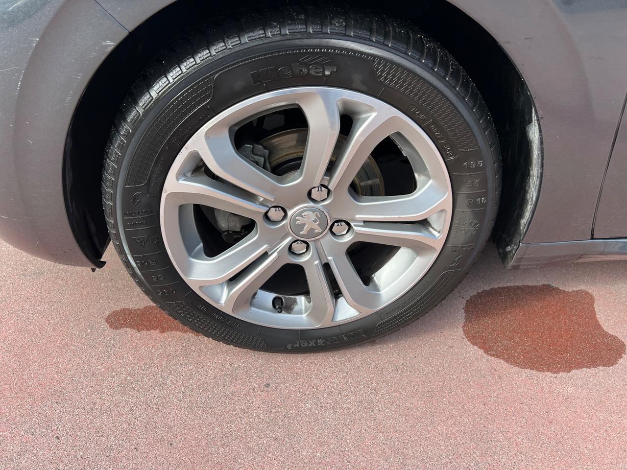 Peugeot 208 1.4 HDi 68 CV 5 porte Allure