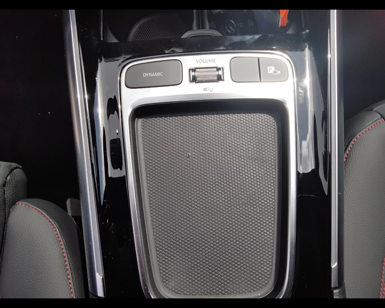 Mercedes-Benz Classe B - W247 2023 - B 180 d AMG Line Premium auto