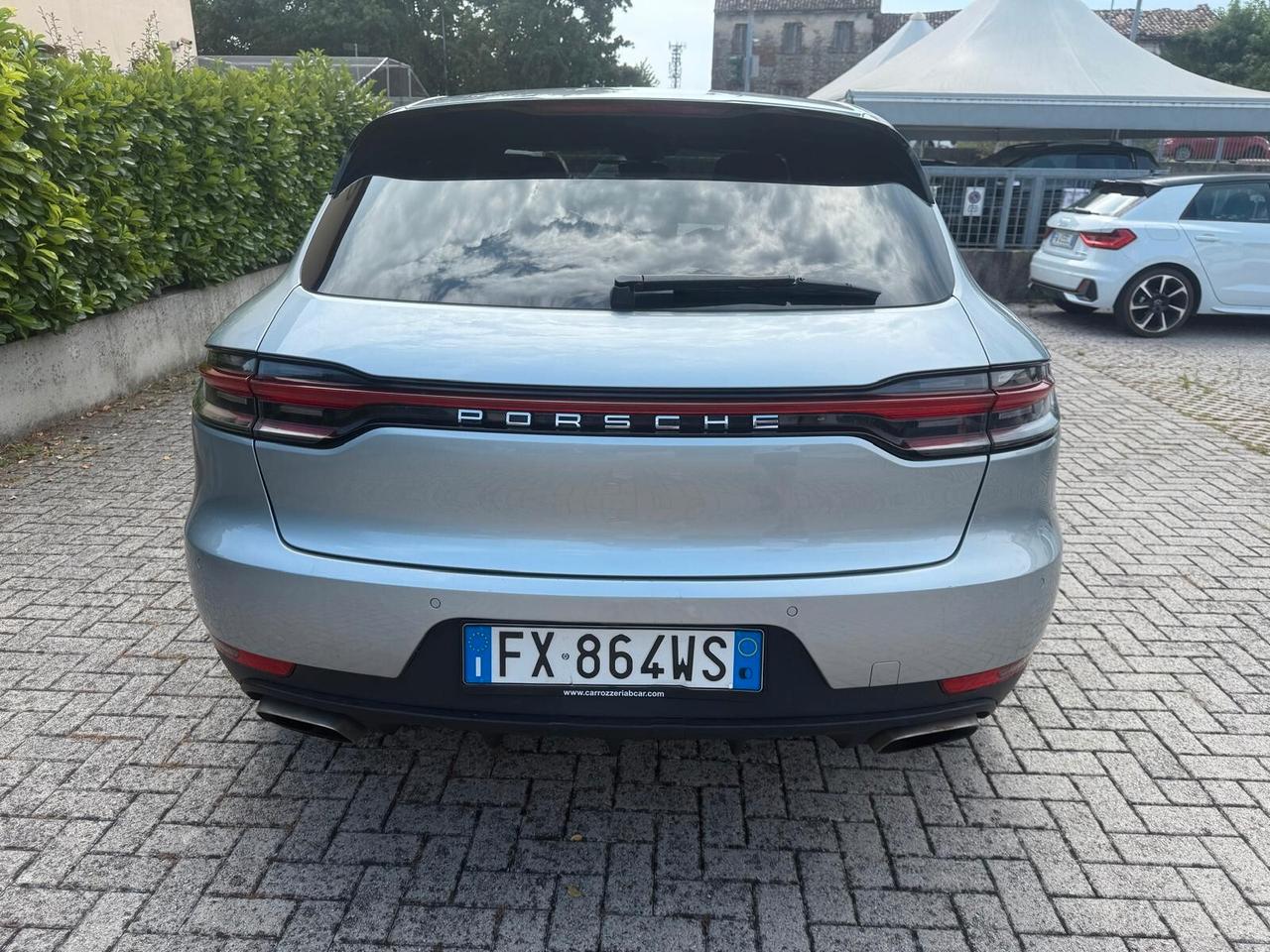 Porsche Macan 2.0 Book service Porsche