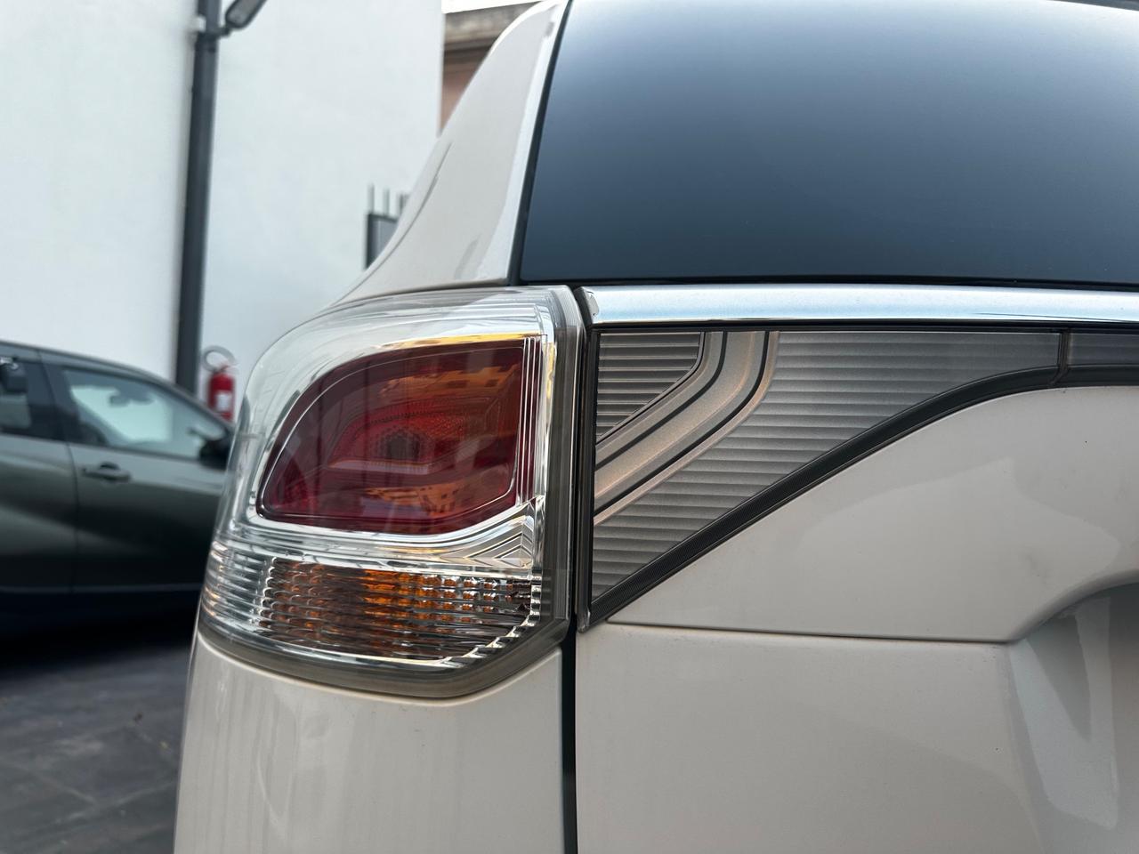 Mitsubishi Outlander 2.2 DI-D 4WD Intense