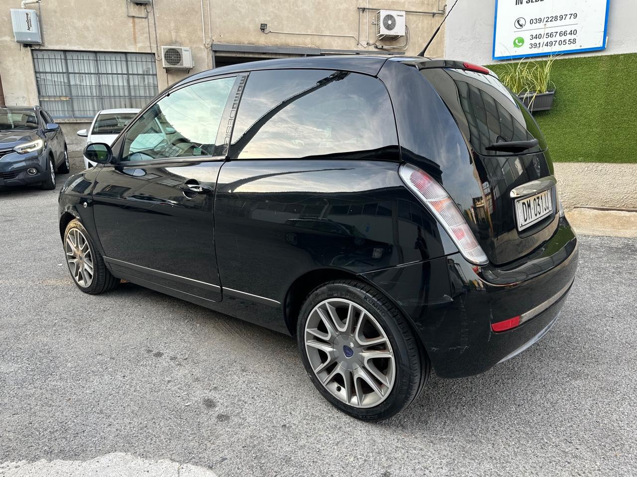 Lancia Ypsilon 1.4 16V Sport MomoDesign