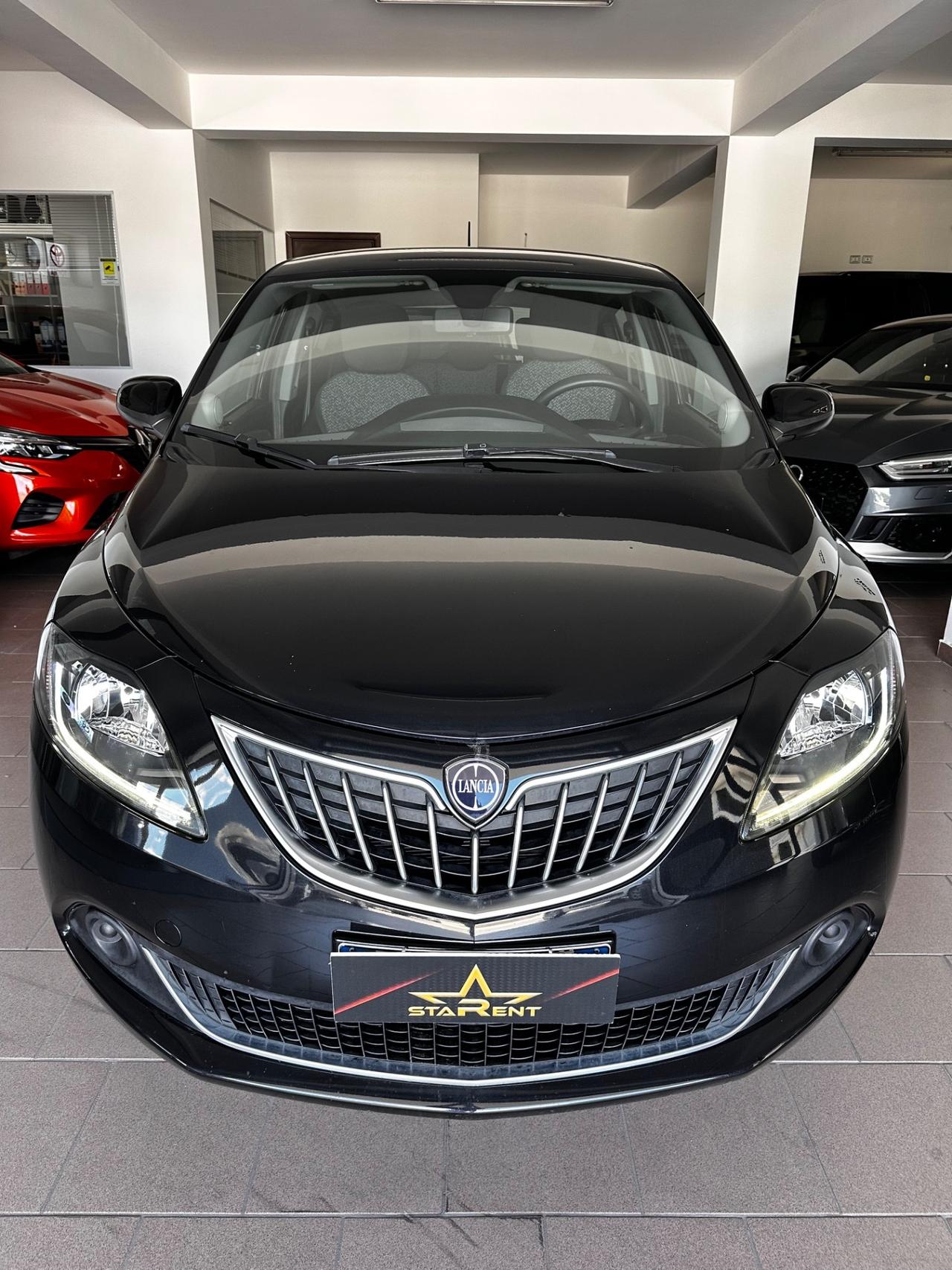 Lancia Ypsilon 1.0 FireFly 5 porte S&S Hybrid Silver