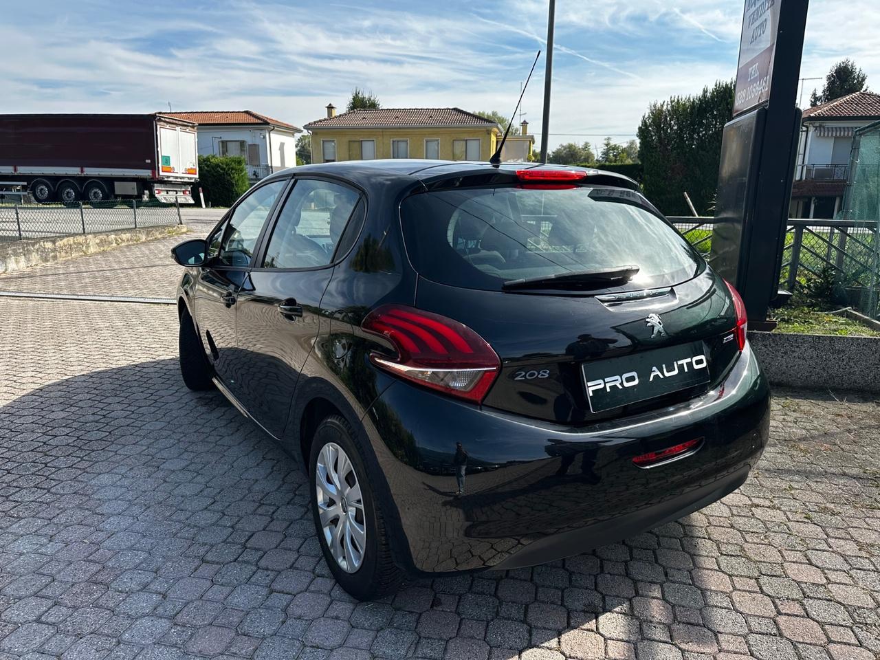 Peugeot 208 BlueHDi 75 5 porte Allure