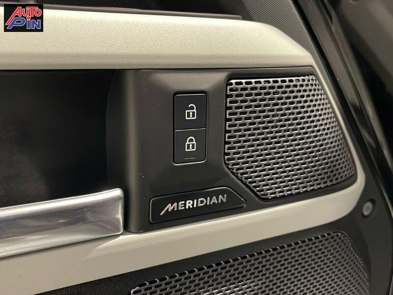 Land Rover Defender 3.0D I6 200 110 SE AWD auto.