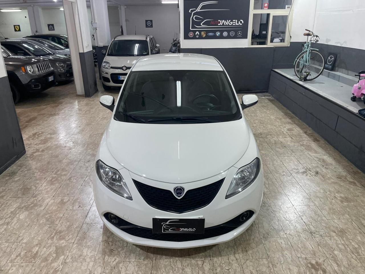 Lancia Ypsilon 1.2 69 CV 5 porte S&S Gold