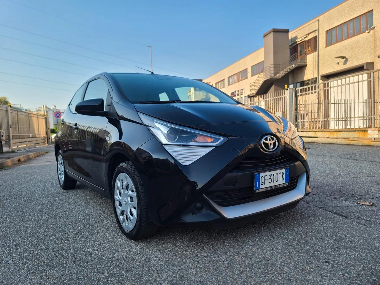 Toyota Aygo Connect 1.0 VVT-i 72 CV 5 porte x-wave