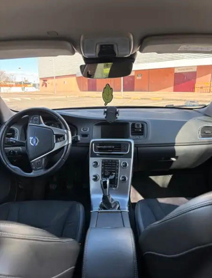 Volvo V60 D2 R-design