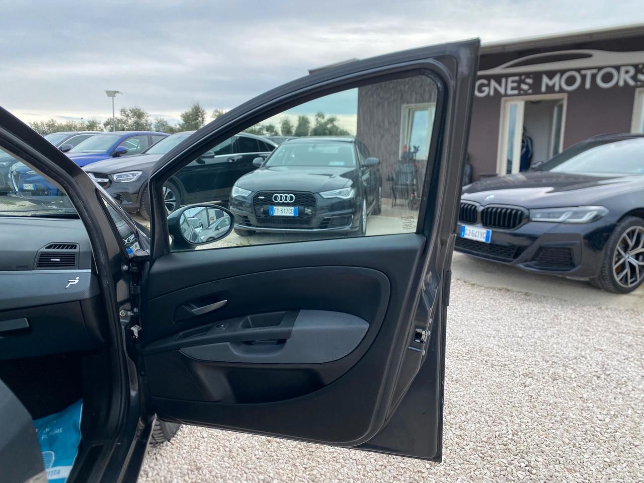 FIAT GRANDE PUNTO 1.2 BENZINA DYNAMIC 5P UNICO PROPIETARIO NEOPATENTATI