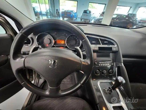 Peugeot 3008 1.6 HDi 112CV cambio robotizzato Busi