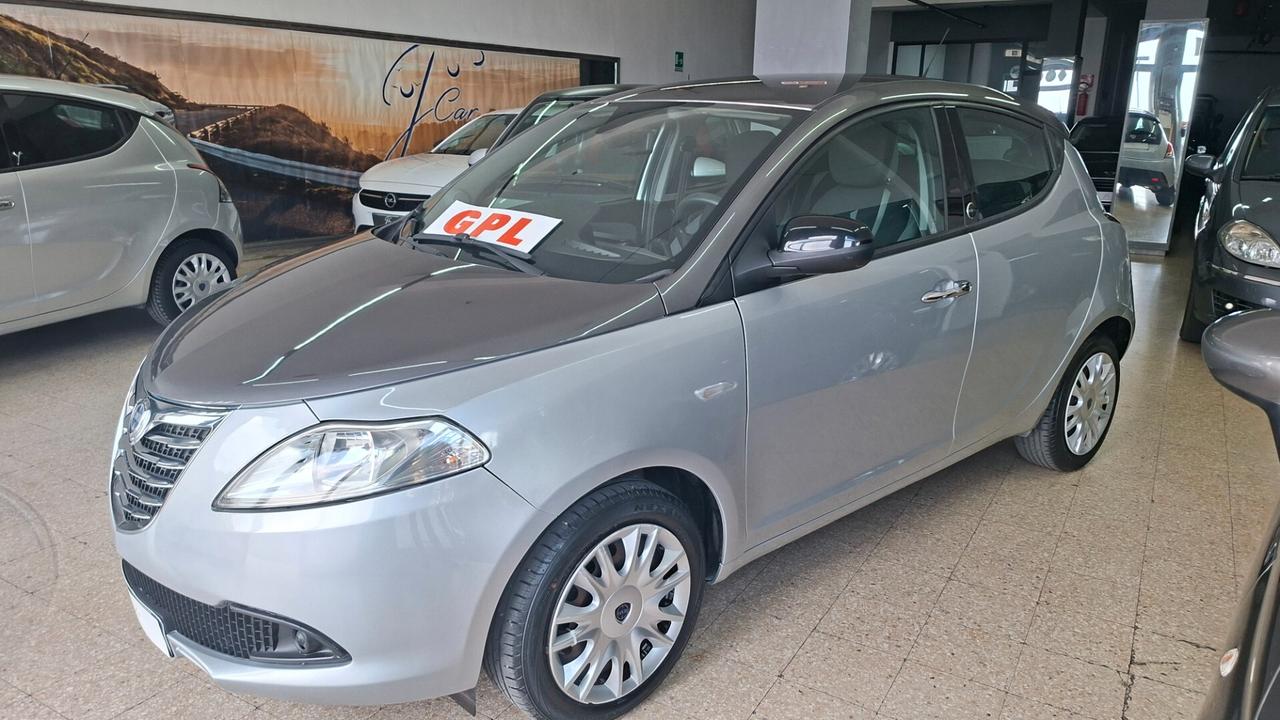 Lancia Ypsilon 1.2 69 CV 5 porte GPL Ecochic Silver