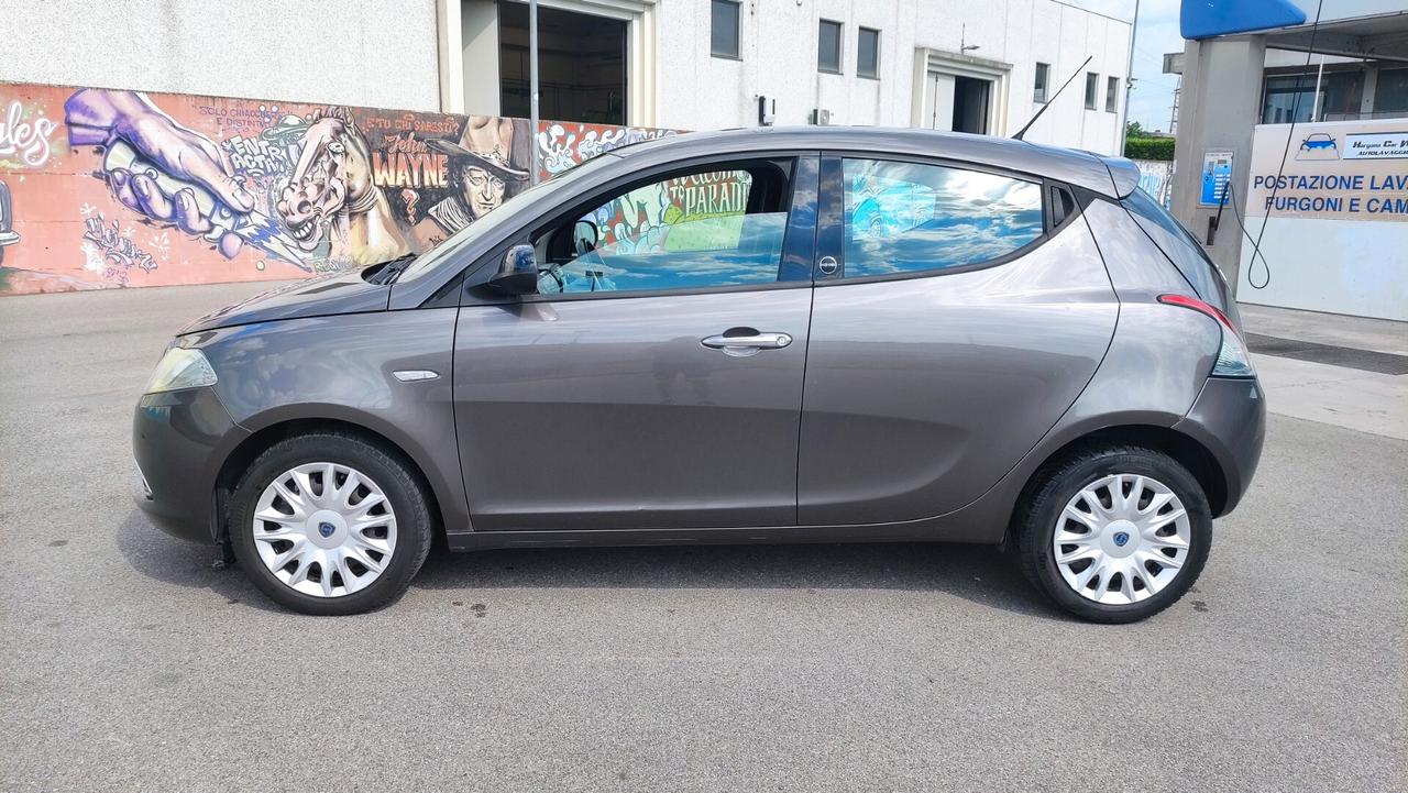Lancia Ypsilon 1.2 5 p. GPL Ecochic NEOPATENTATI - 2013