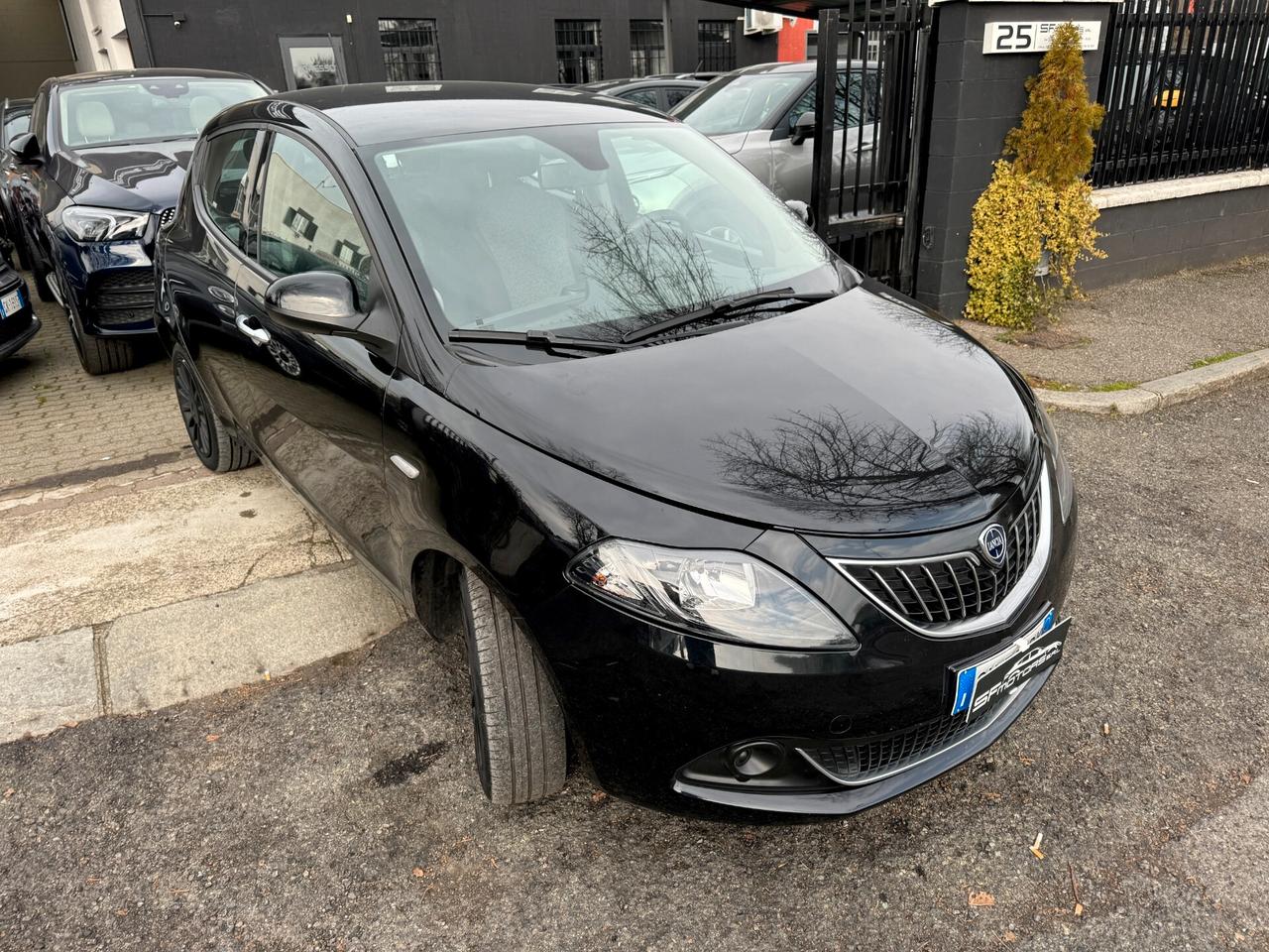 Lancia Ypsilon 1.0 FireFly 5 porte S&amp;S Hybrid UnYca Black