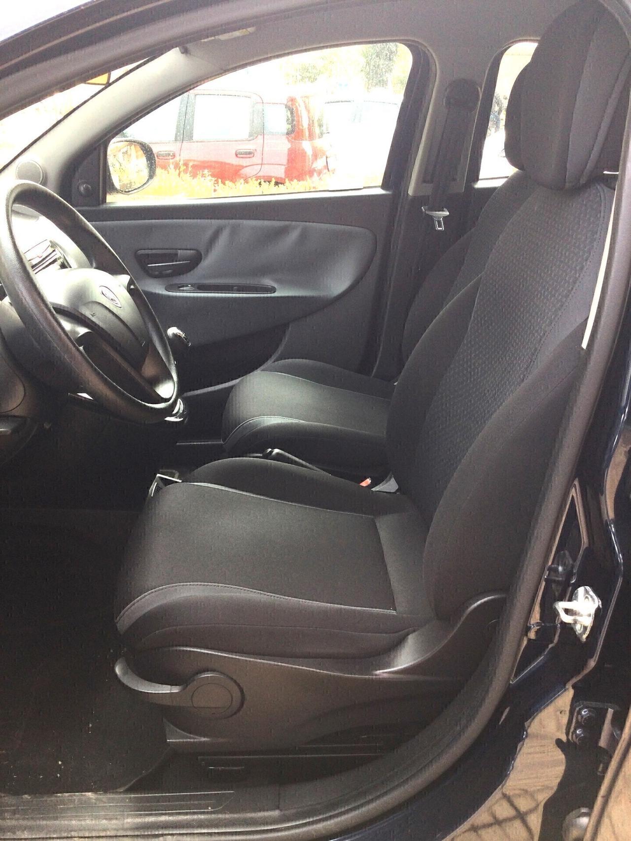 Lancia Ypsilon 1.2 69 CV 5 porte Silver
