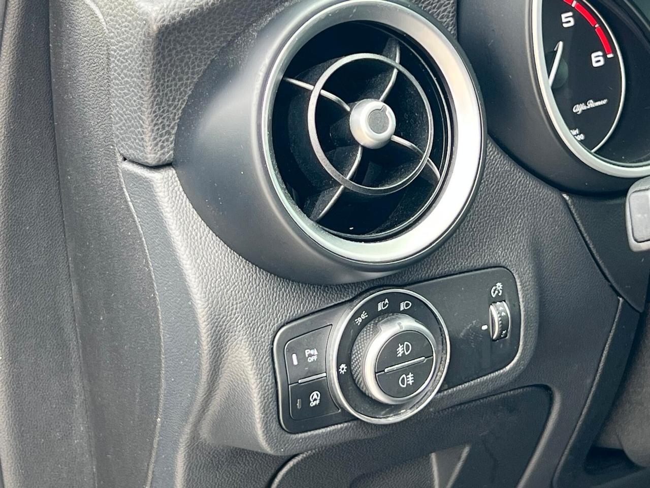 Alfa Romeo Stelvio 2.2 Turbodiesel 160 CV AT8 RWD Super Business