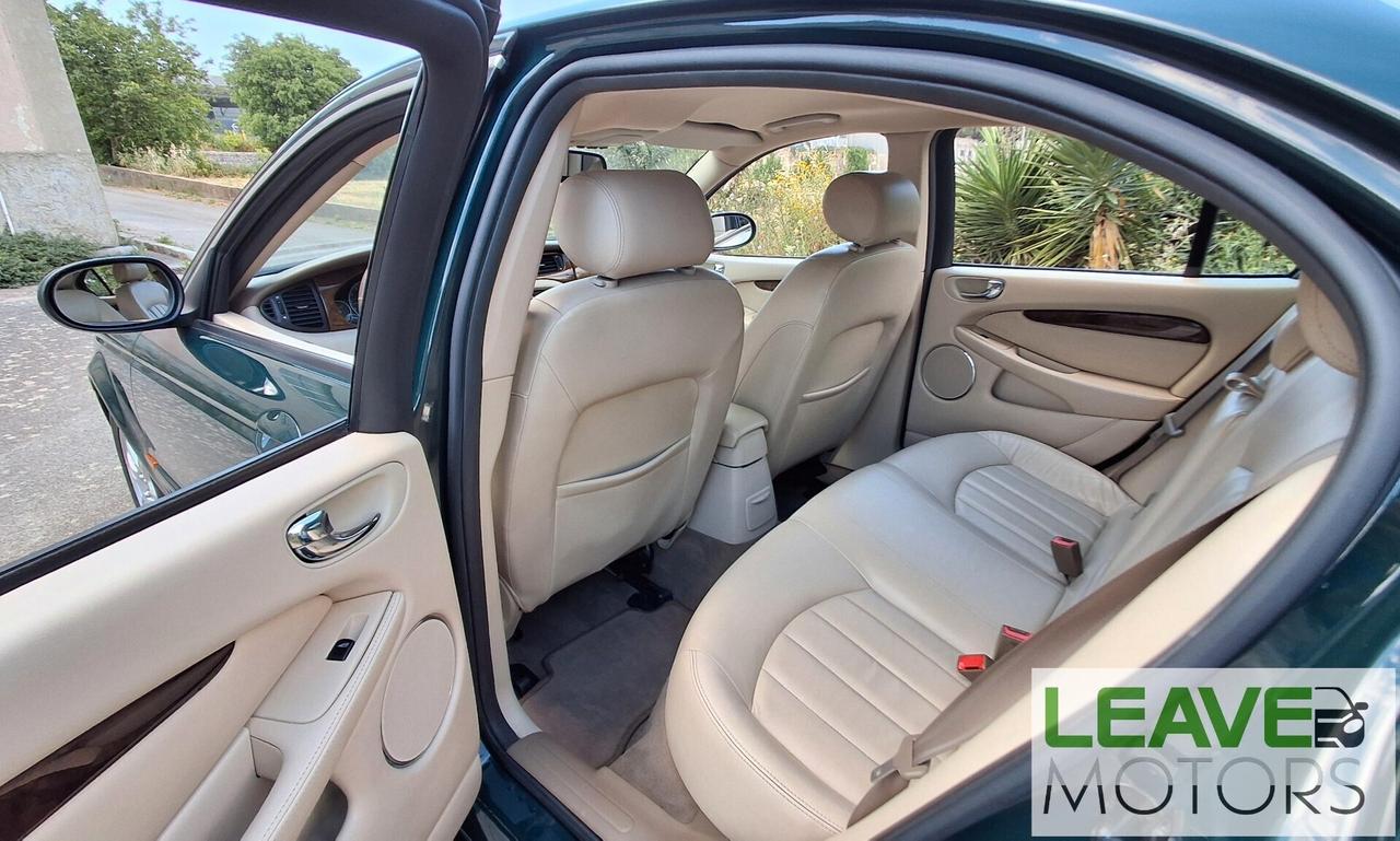 Jaguar X-Type 2 litri V6 Executive (M1540)