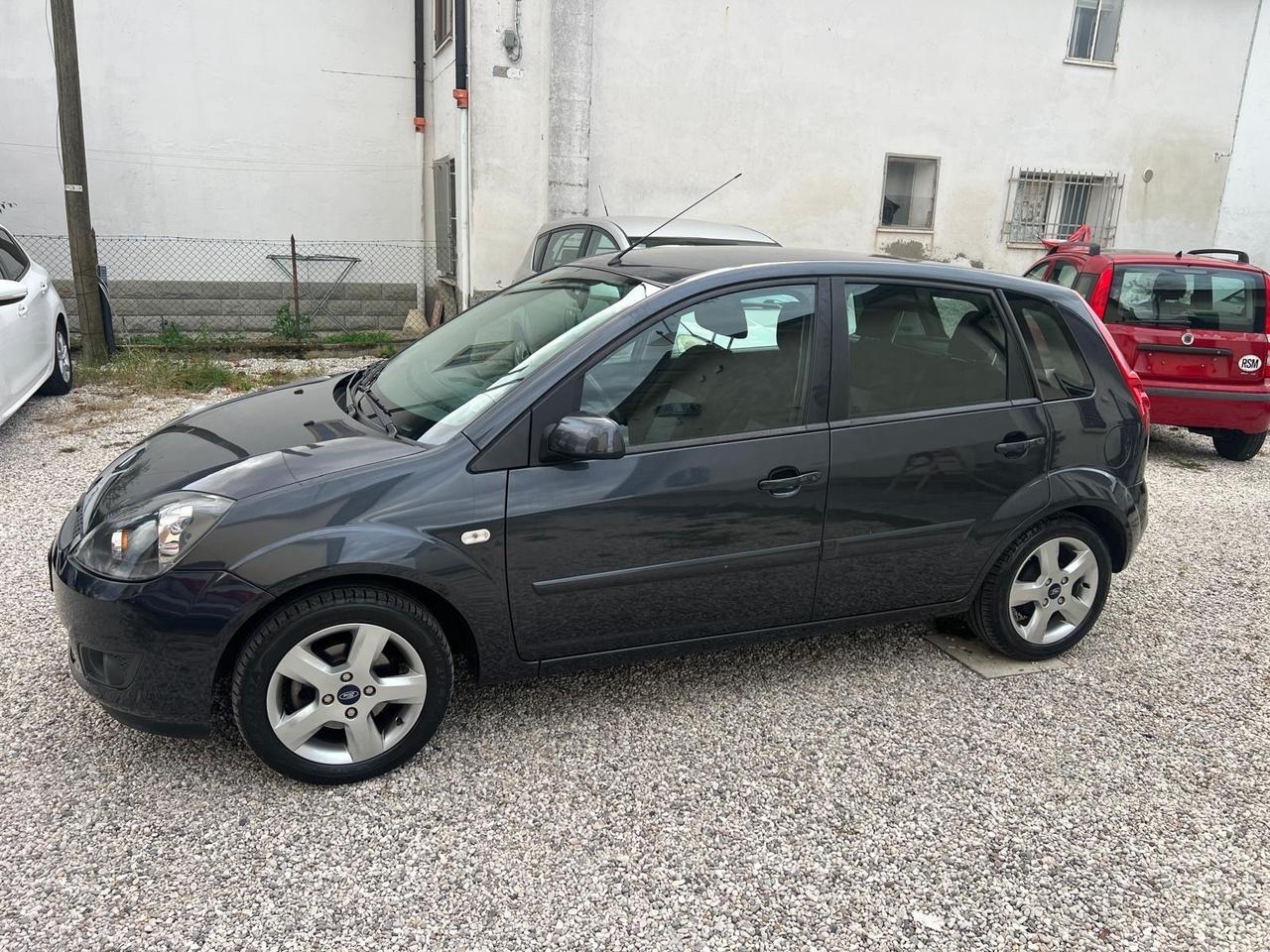 Ford Fiesta 1.2 16V 5p. Ghia