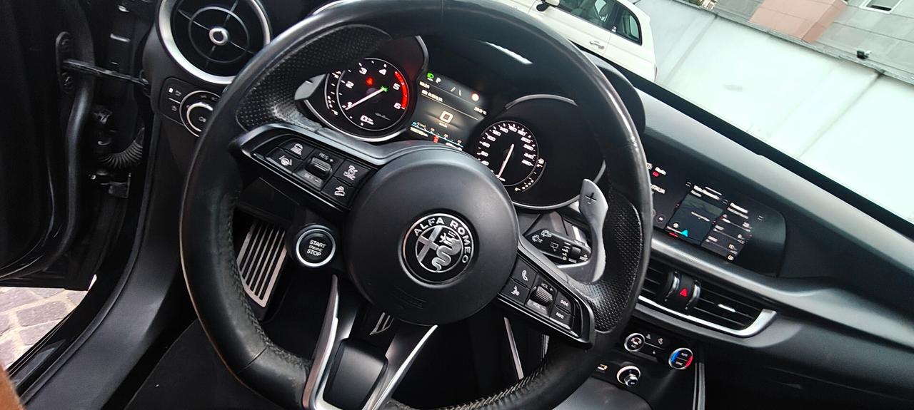 Alfa Romeo Stelvio Q4 Veloce total black