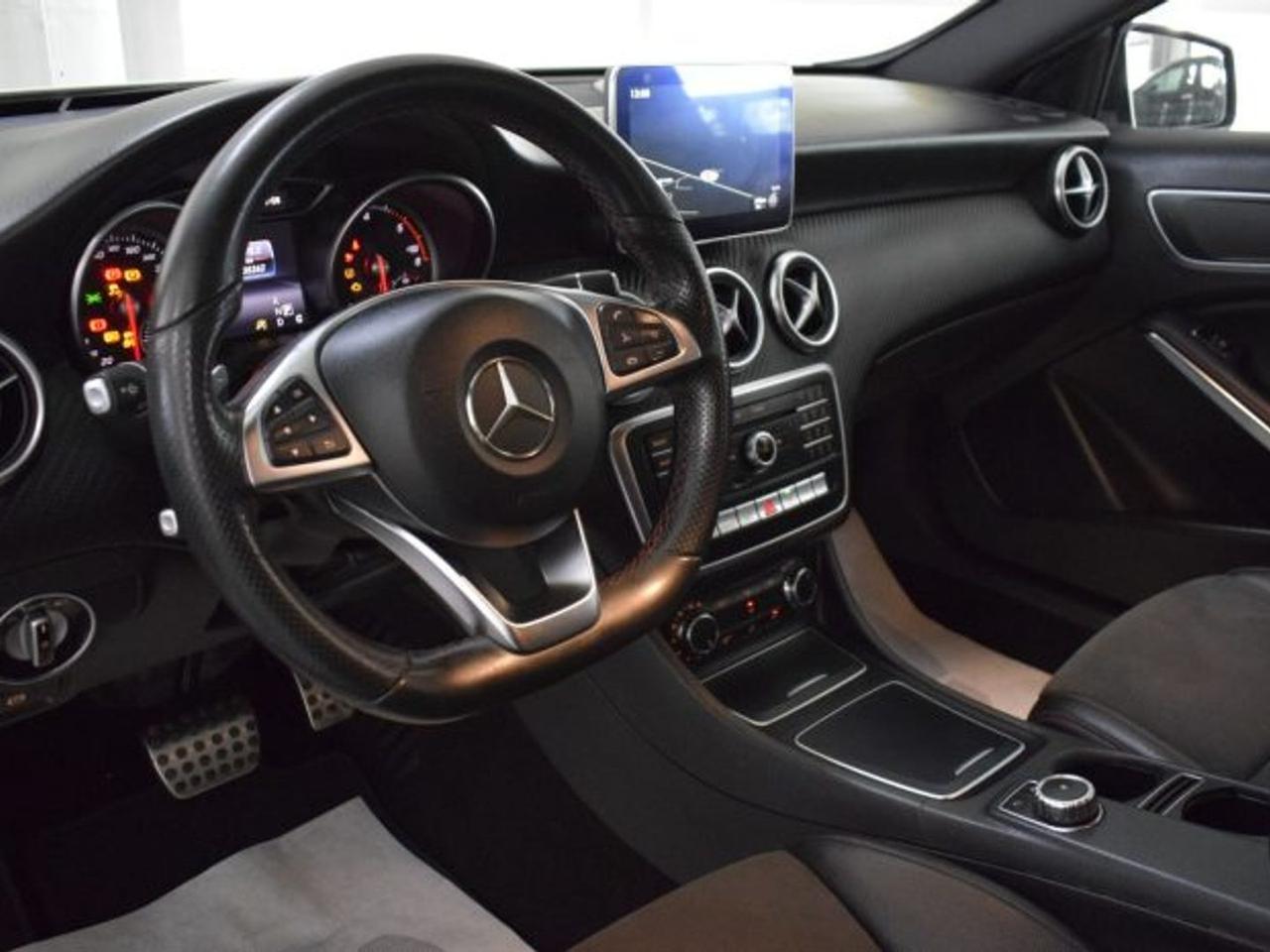 Mercedes-Benz A 200 Premium A 200 D