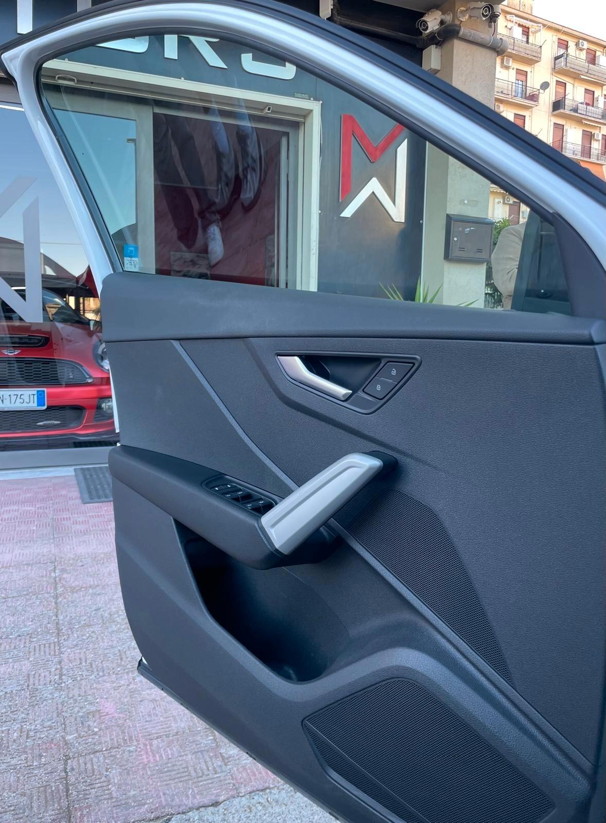 Audi Q2 30 TDI Identity Black 116Cv