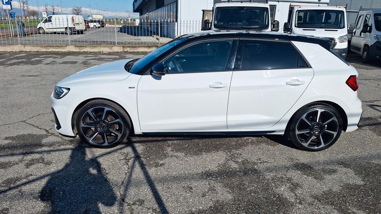 Audi A1 SPB 30 TFSI S tronic Identity Black SOLI 12000KM !!!