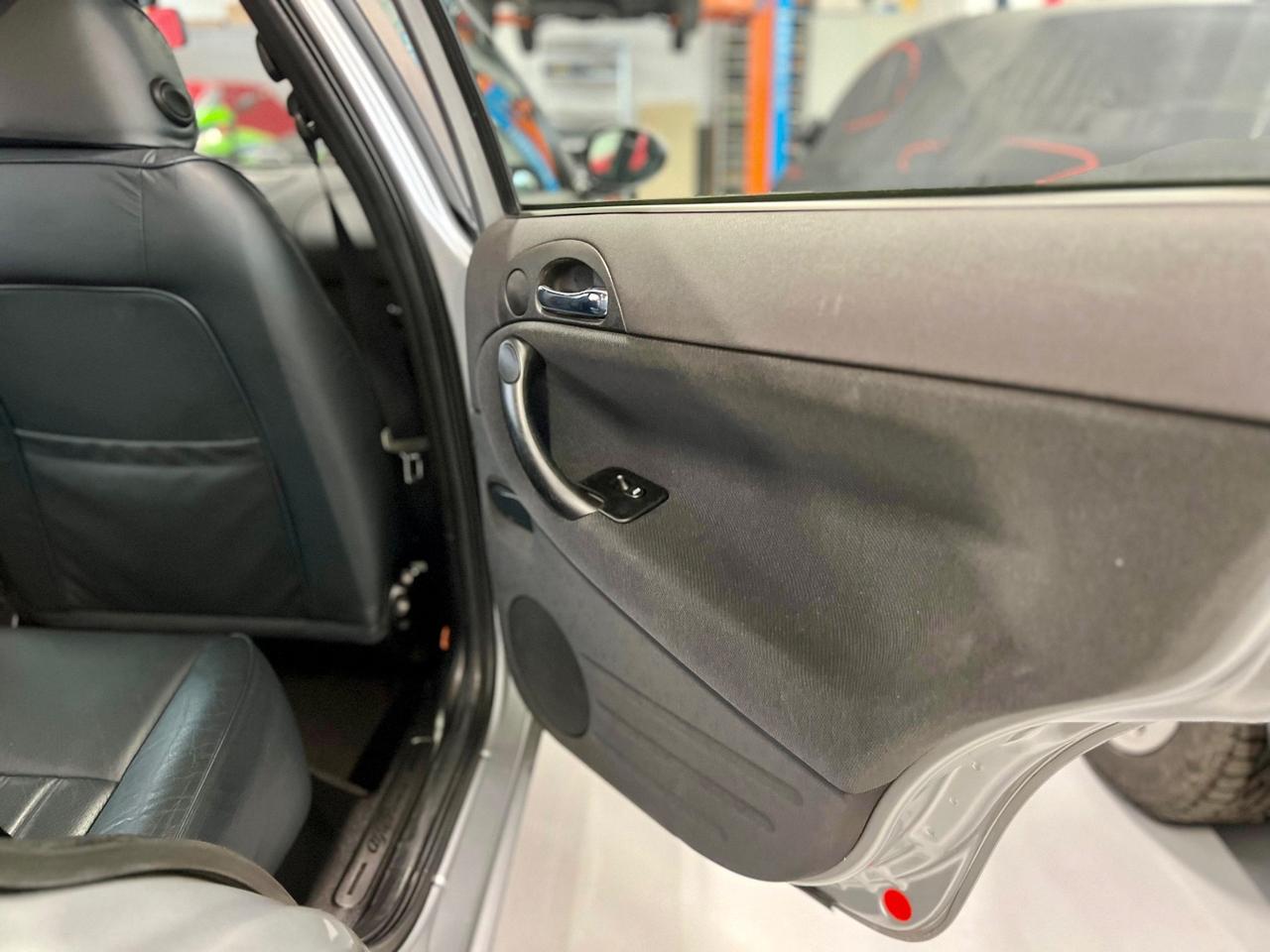 Alfa Romeo 147 1.6 16V Twin Spark Distinctive 5p